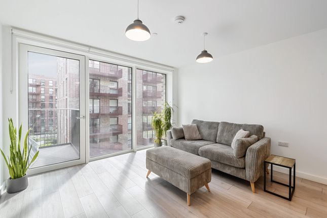 Thumbnail Flat for sale in New Lion Way, London