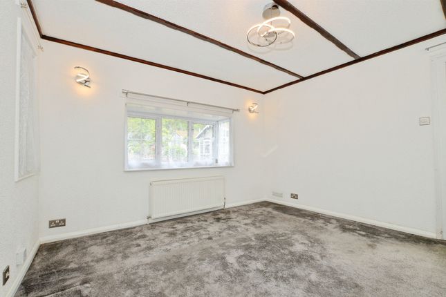 15, Kingsheath Park, Bower Heath Lane, Harpenden photo 4