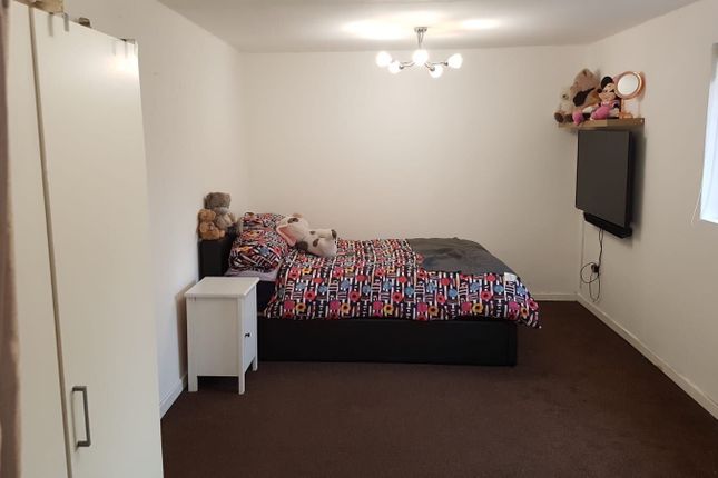 Room to rent in Princess Margaret Road, Tilbury
