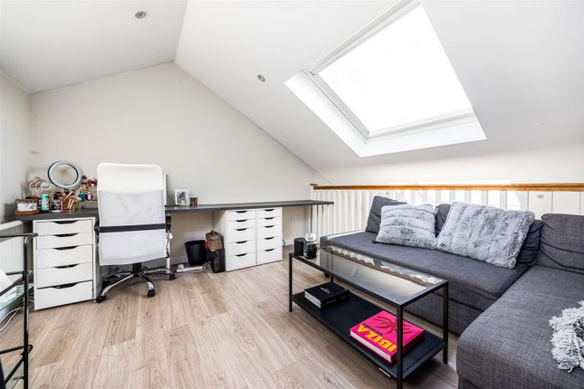 Maisonette to rent in Walnut Tree Close, Guildford