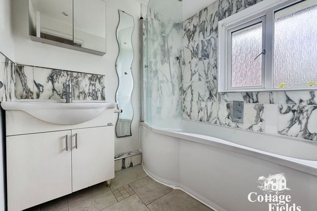 18 Park Road, Potters Bar photo 4