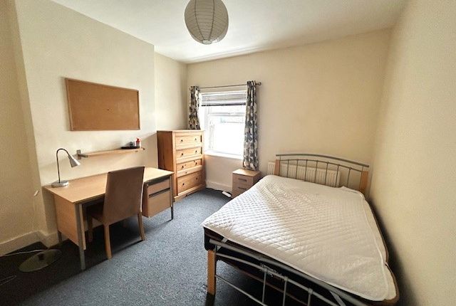 99, Eastbourne photo 4