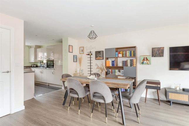 8, Sunflower Street, Worthing photo 4