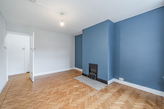 25 Gateways, Surbiton Hill Road, Surbiton photo 4