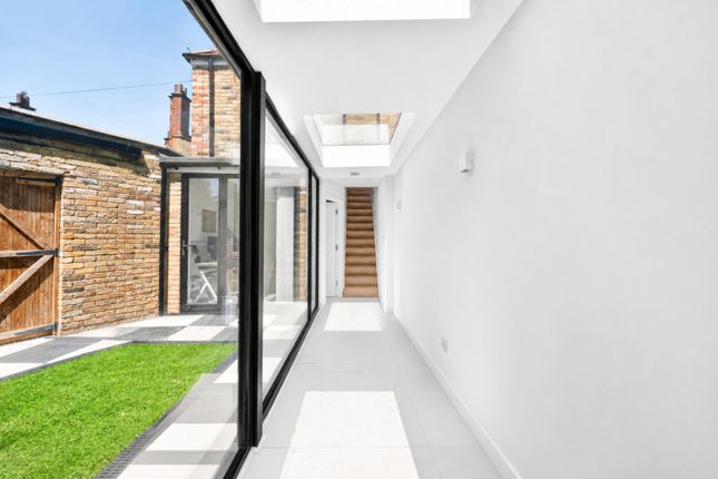 118A, Bickersteth Road, London photo 3