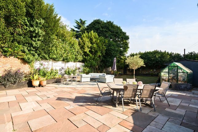 Ruxbury Cottage,, St. Anns Hill Road, Chertsey photo 3