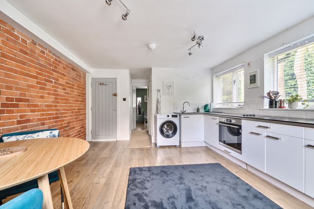 Flat 17, Heatherbank,, Tower Road, Surrey photo 3
