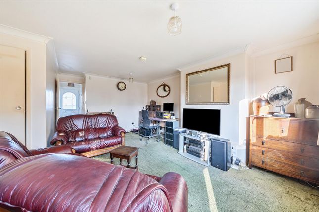 16, Woods Ley, Canterbury photo 3
