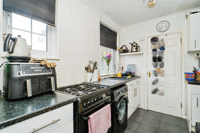 108, Milner Crescent, Canterbury photo 3