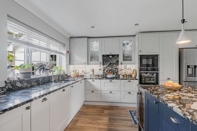 Chatsworth,20, Marlborough Avenue, Torquay photo 4