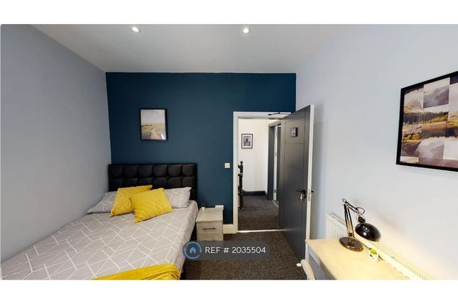 Room to rent in Park Bank, Salford