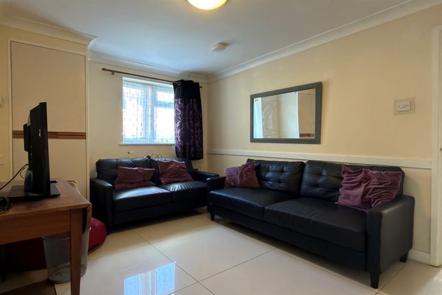 Millfield Close, Chichester photo 4