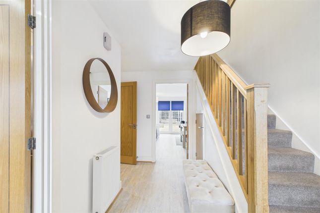 6, Pecketts Gate, Chichester photo 2