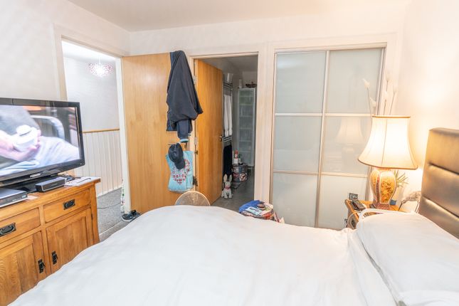 Flat for sale in Thread Street, Paisley