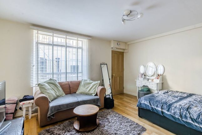 Thumbnail Studio to rent in Westmoreland Terrace, Pimlico, London