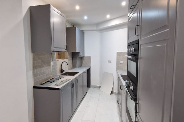 Thumbnail Flat to rent in Bell Street, London