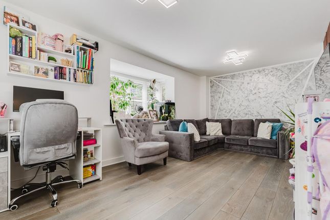 5, Flinders Close, Corby photo 4