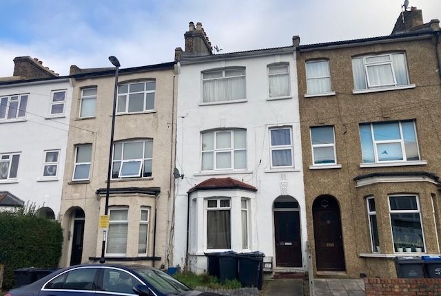 Thumbnail Flat to rent in Walters Road, South Norwood