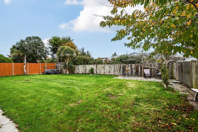 16 Boleyn Drive, Bognor Regis photo 4