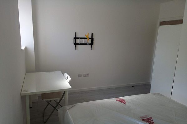 Room to rent in Melthorpe Gardens, London