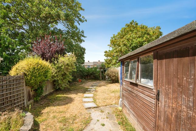 82, Newton Road, Stevenage photo 2