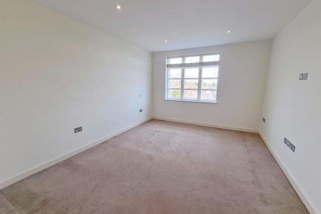 Flat to rent in Speedwell House, 57 High Street, Whitton