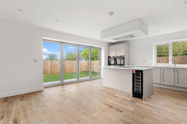 2 Oakmere, Evesham Road, Pershore photo 2