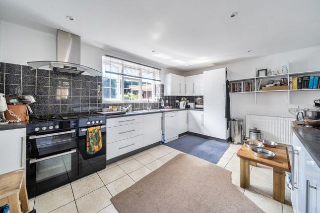3, Ennerdale Grove, Surrey photo 3