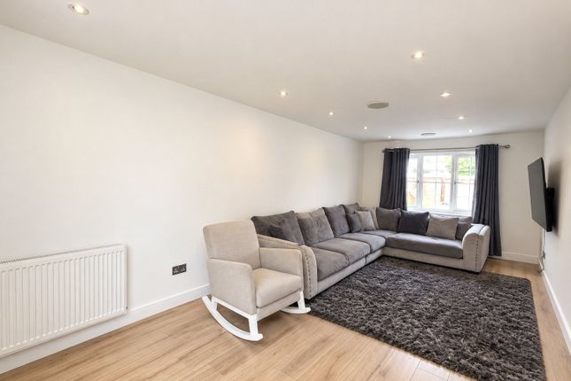 11, Dawn Close, Greater London photo 2