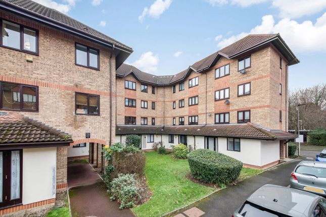 Flat for sale in Orchard Grove, Anerley, London
