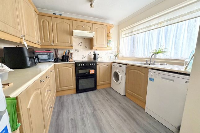 1, Dacombe Drive, Poole photo 3