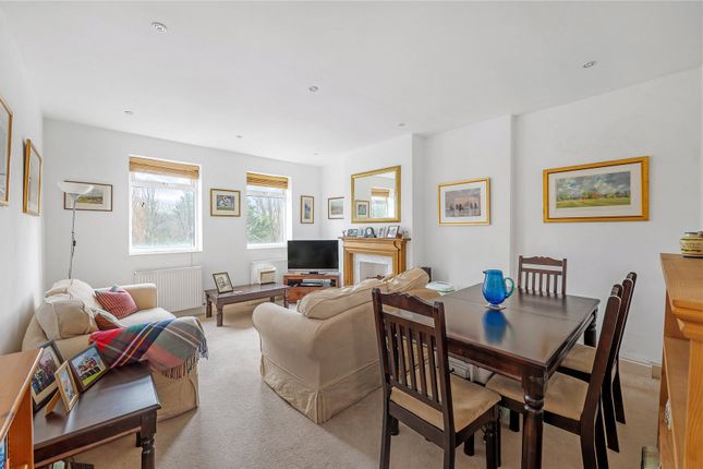 Flat for sale in Earlsfield Road, London