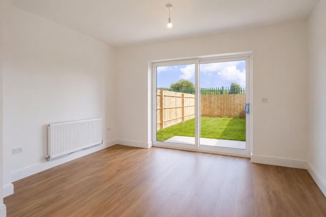 19, Stone Crescent, Cheltenham photo 4