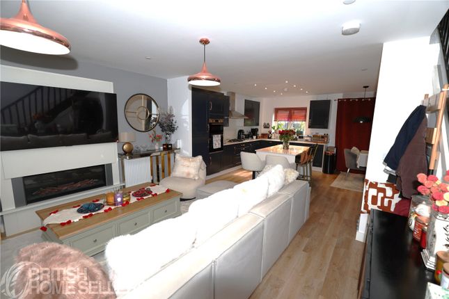 6, Carbon Close, Newport photo 4
