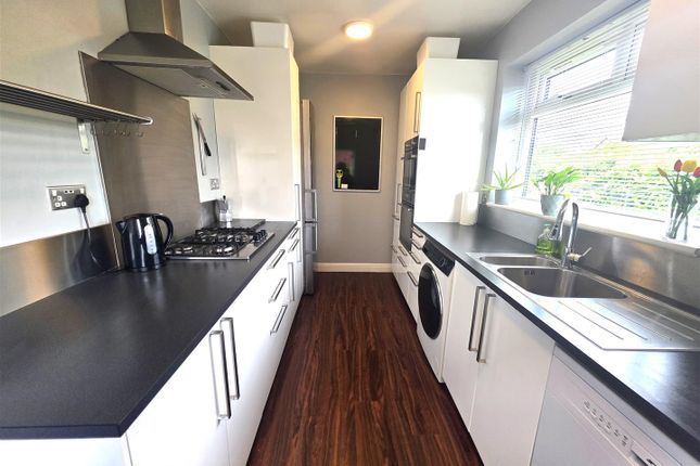 27, Glenholme Road, Pudsey photo 4