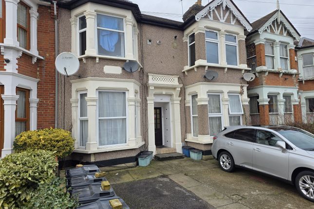 1-bed flat on 50 Kensington Gardens, Flat C, Ilford, £225,000