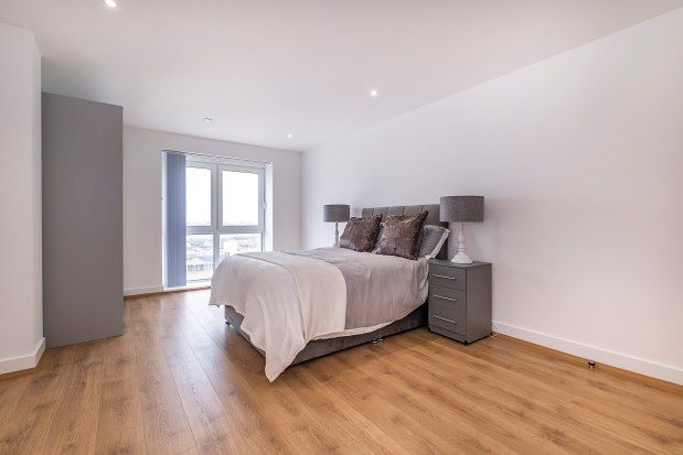 Flat to rent in Mast Quay, London