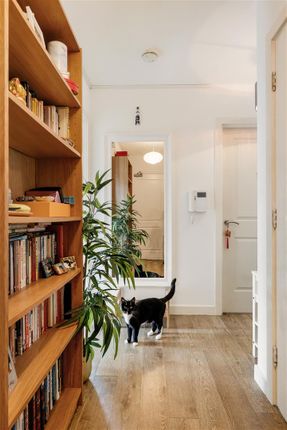 Atkins Square E8