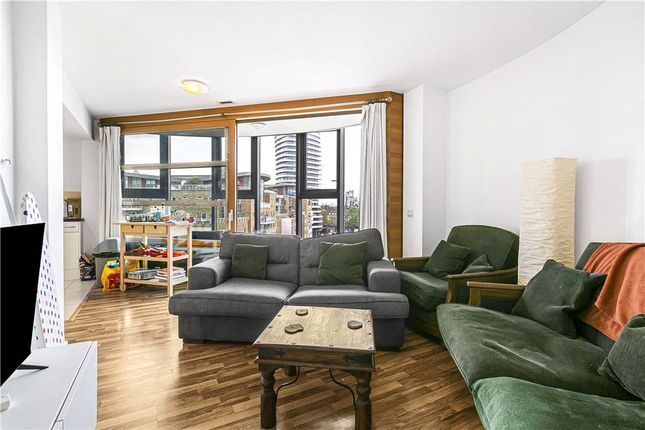 Flat for sale in Lombard Road, London, Wandsworth