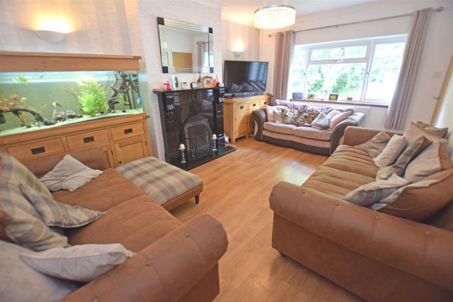 32, Gron Ffordd, Cardiff photo 2