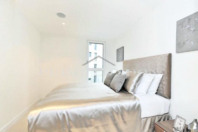 Flat for sale in Bramah House, Grosvenor Waterside, London