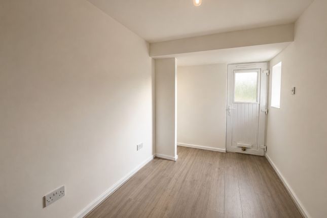 14, Greenfield Street, Waltham Abbey photo 2