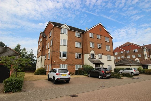Thumbnail Flat to rent in St Annes, Redhill