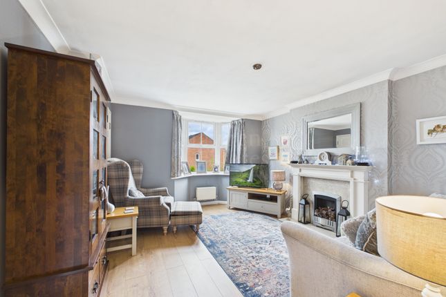 24, Anton Close, BEWDLEY photo 2