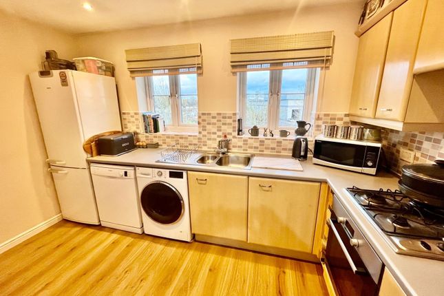 53 Hopton Grove, Newport Pagnell photo 4
