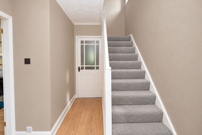 10 Holmside Avenue, Durham photo 2