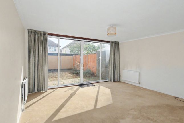 15, Ingrams Close, Hersham Village photo 2