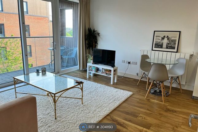 Campbell Court, Meadowside, London photo 2