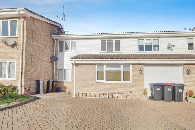 24, Yarnacott, Shoeburyness photo 2