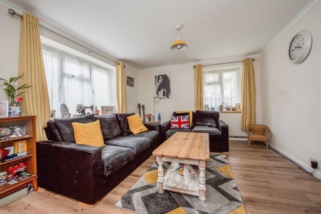 2 bed maisonette for sale in Hunters Hill, Burghfield Common, Reading RG7